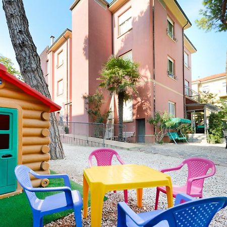 Hotel Flora Capri Cesenatico Dış mekan fotoğraf