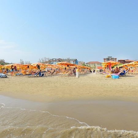 Hotel Flora Capri Cesenatico Dış mekan fotoğraf