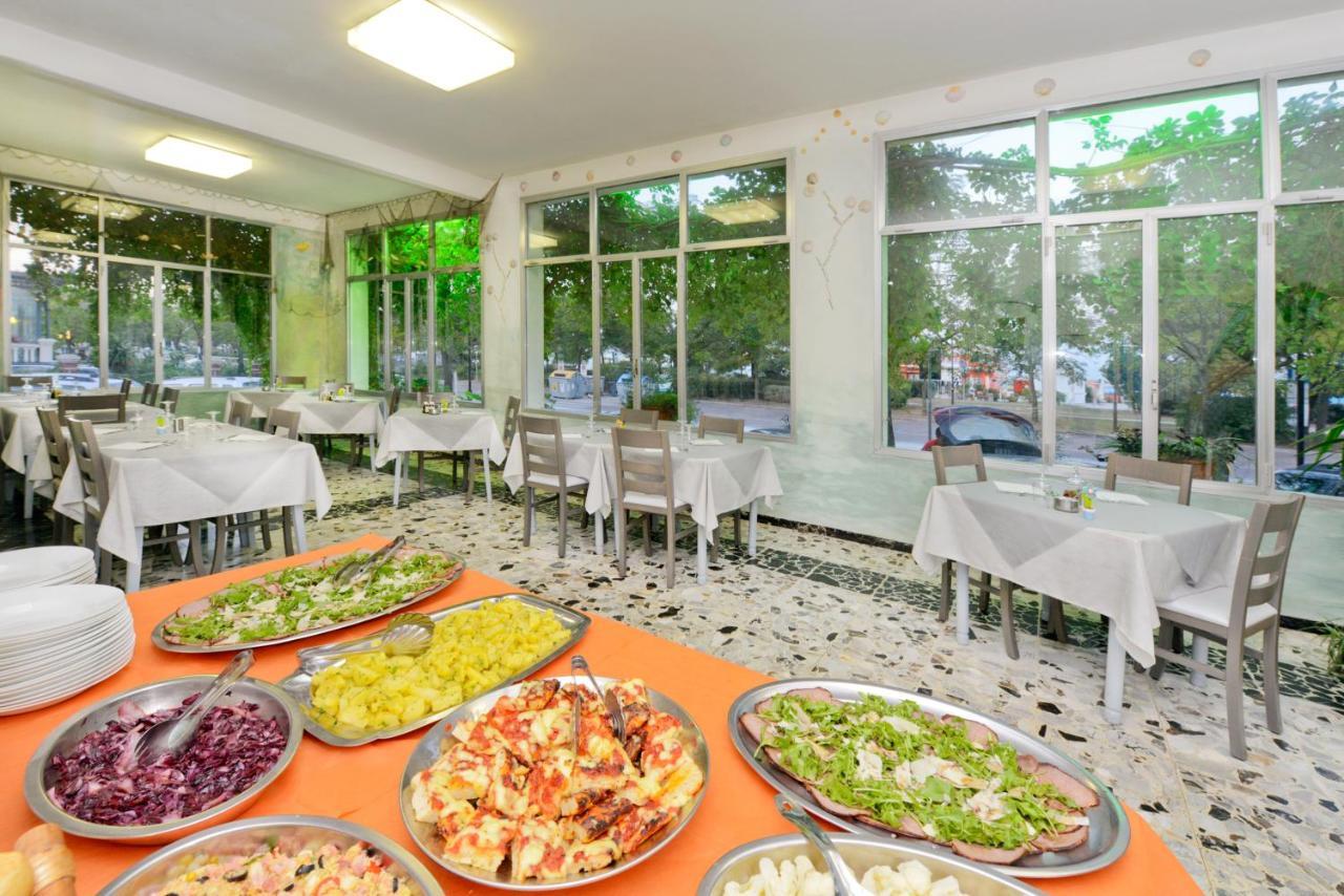Hotel Flora Capri Cesenatico Dış mekan fotoğraf