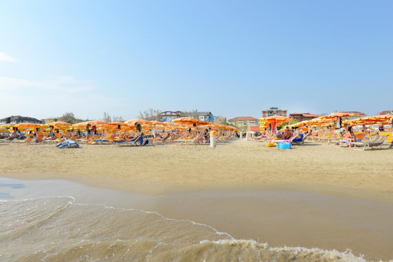 Hotel Flora Capri Cesenatico Dış mekan fotoğraf